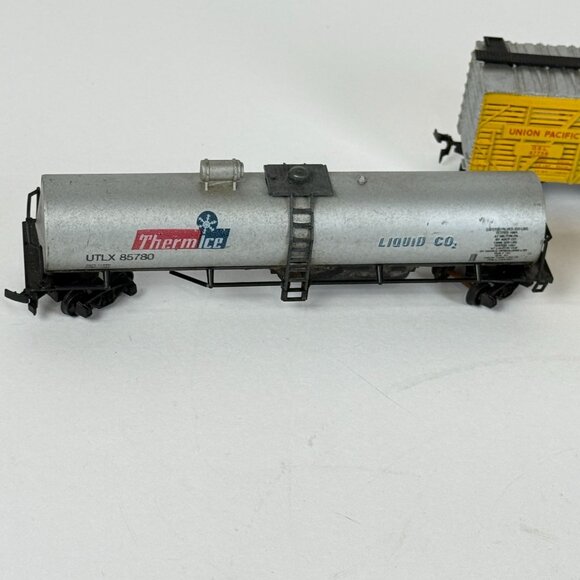 HO Scale Vintage Model Train Cars 2 Tanker & Freight Model Train Collector - Picture 2 of 10